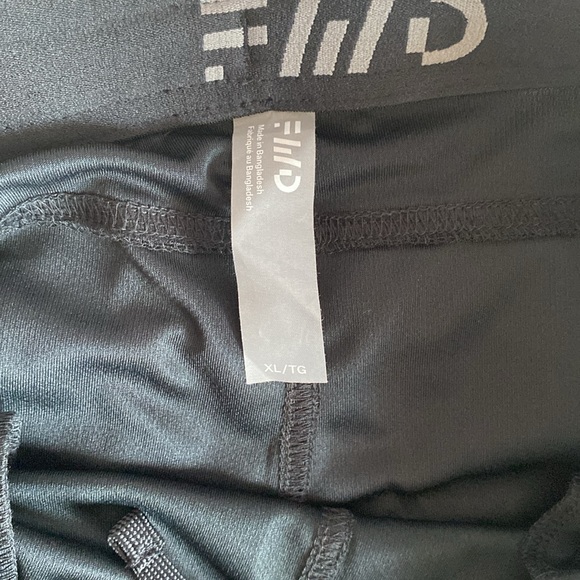 FWD Boys Tech Short XL - Picture 3 of 3